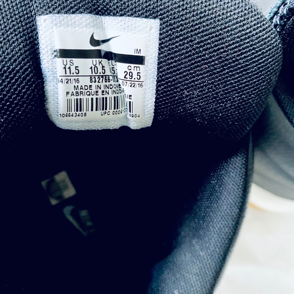 Used Nike Shoes - Picture 6 of 6